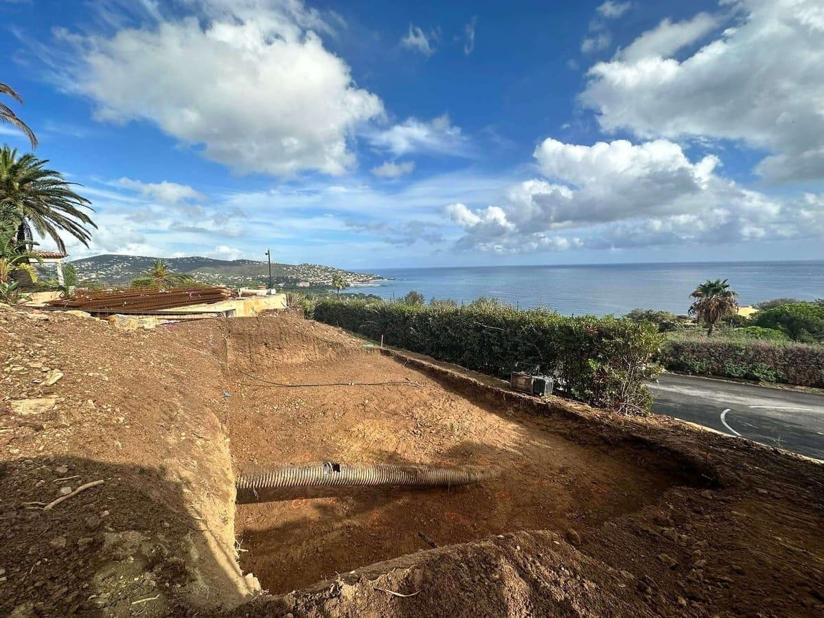 Fouilles terrassement villa vue mer avec drainage Var